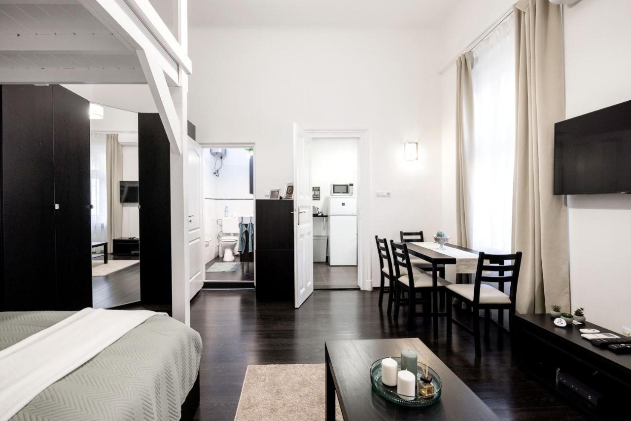 Charming Downtown Hideaway Steps From New York Cafe! Apartment บูดาเปสต์ ภายนอก รูปภาพ