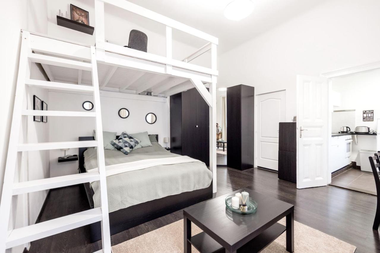 Charming Downtown Hideaway Steps From New York Cafe! Apartment บูดาเปสต์ ภายนอก รูปภาพ
