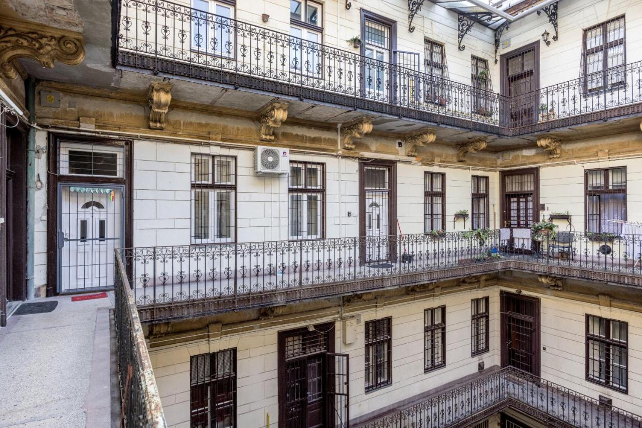 Charming Downtown Hideaway Steps From New York Cafe! Apartment บูดาเปสต์ ภายนอก รูปภาพ