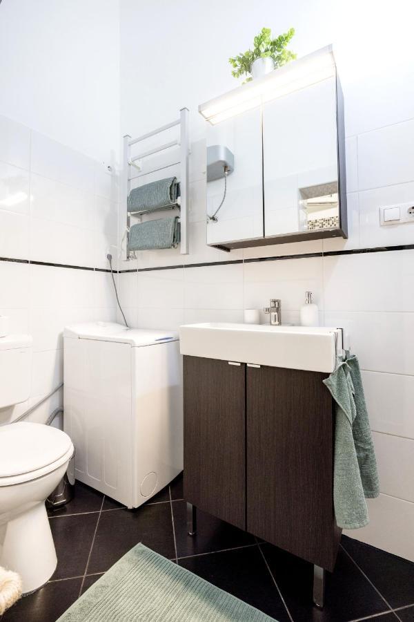 Charming Downtown Hideaway Steps From New York Cafe! Apartment บูดาเปสต์ ภายนอก รูปภาพ